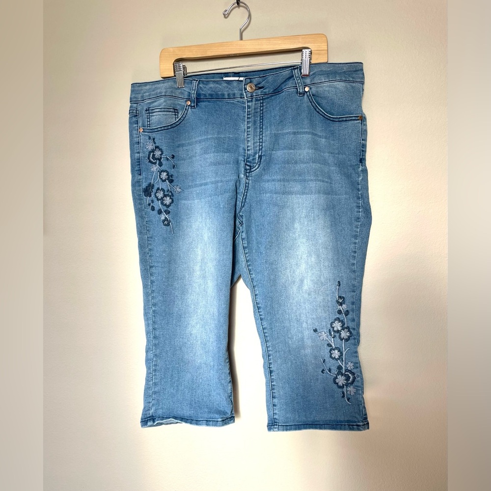 Artisan NY Embroidered Cropped Jeans